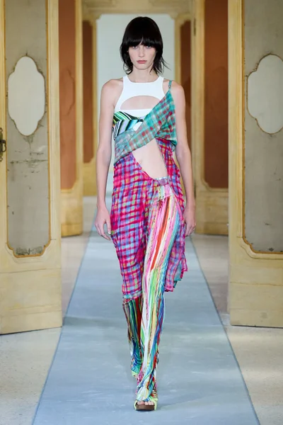 Look 27
